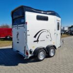 Przyczepa konna dla 2 koni mocna DMC 2000kg Cheval Liberte Touring Country z siodlarnią i rampą boczną