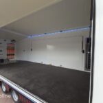 Przyczepa ciężarowa trzyosiowa zamknięty kontener enclosed trailer transporter furgon Ta-No SPORT TRANSPORTER PREMIUM DMC 3500kg uchylna niski kąt do przewozu sportowych samochodów