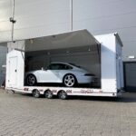 Przyczepa ciężarowa trzyosiowa zamknięty kontener enclosed trailer transporter furgon Ta-No SPORT TRANSPORTER PREMIUM DMC 3500kg uchylna niski kąt do przewozu sportowych samochodów