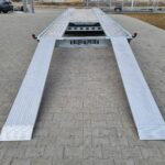 Przyczepa laweta do przewozu dwóch samochodów 8,5m długości Wiola L35G85 koło zapasowe najazdy aluminiowe blacha ryflowana 3 osiowa