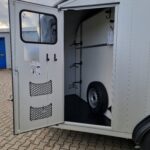 Przyczepa do przewozu 3 koni Cheval Liberte Maxi 3 koniowóz duża siodlarnia 3 siodła DMC 3500kg czarna