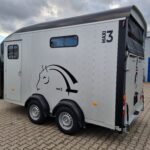 Przyczepa do przewozu 3 koni Cheval Liberte Maxi 3 koniowóz duża siodlarnia 3 siodła DMC 3500kg czarna