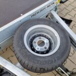 Laweta przyczepa platforma przechylana uchylna Ta-No Gravity 27.45 2700kg 4,5m wciągarka ręczna najazdy stalowe